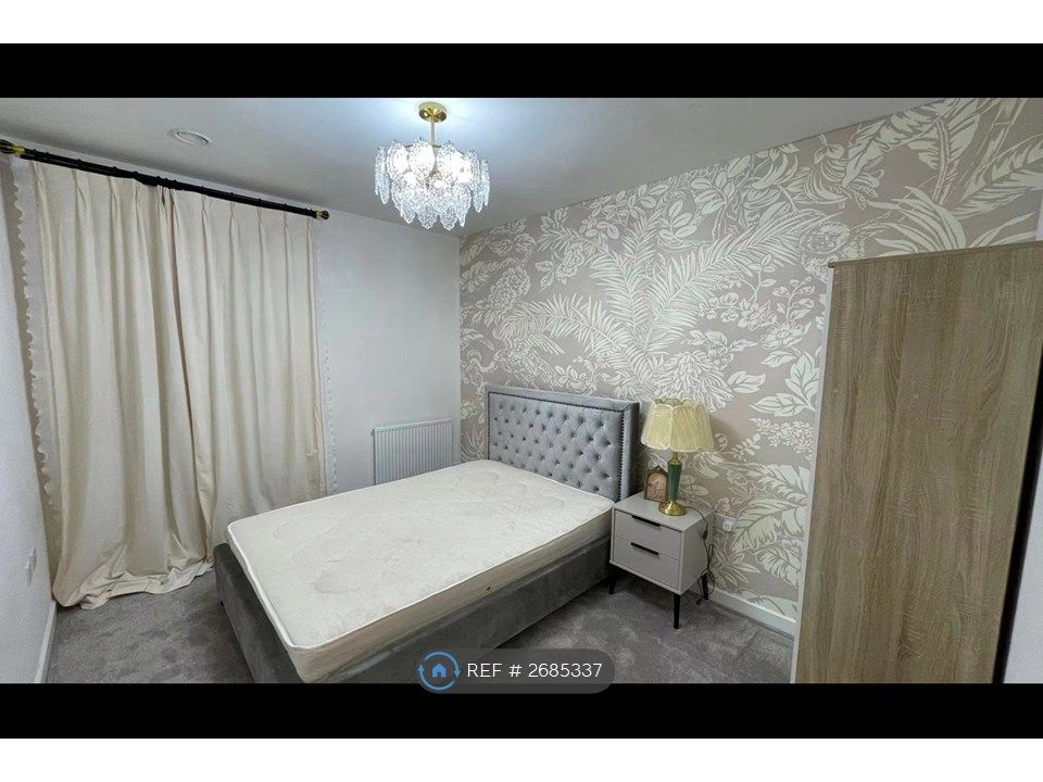 Property photo 2 of 17 Bedroom