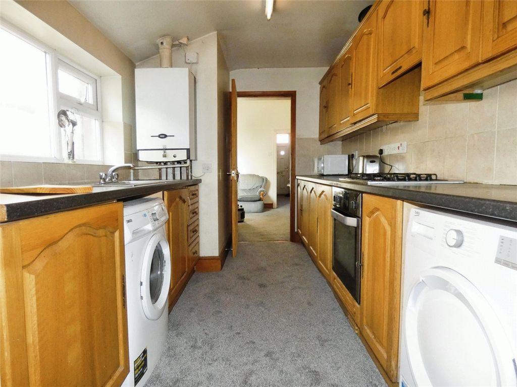 Property photo 2 of 8 Kitchen