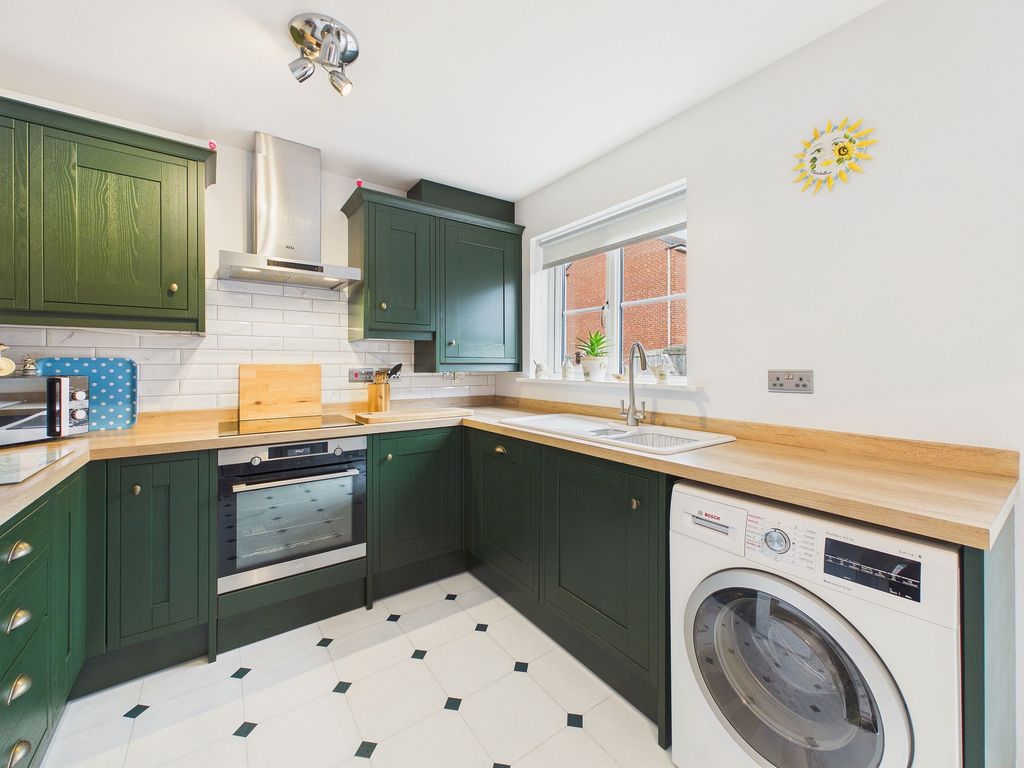 Property photo 3 of 13 Kitchen