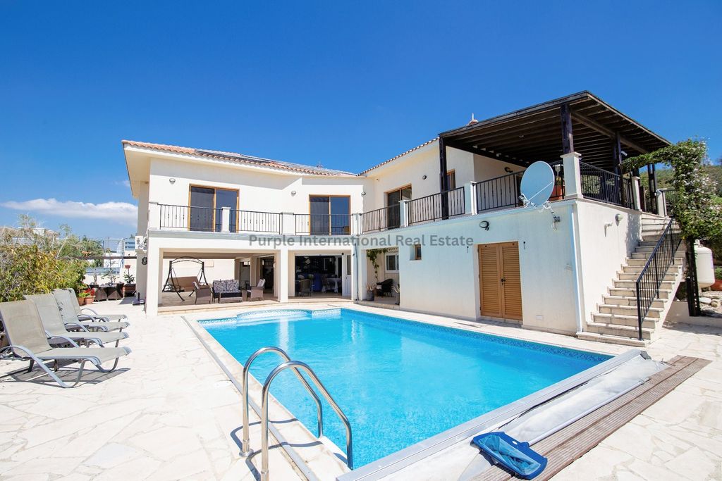 Property photo 2 of 48