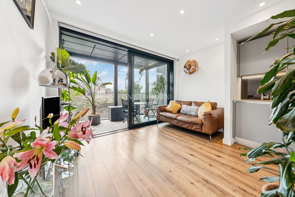 Property photo 1 of 24