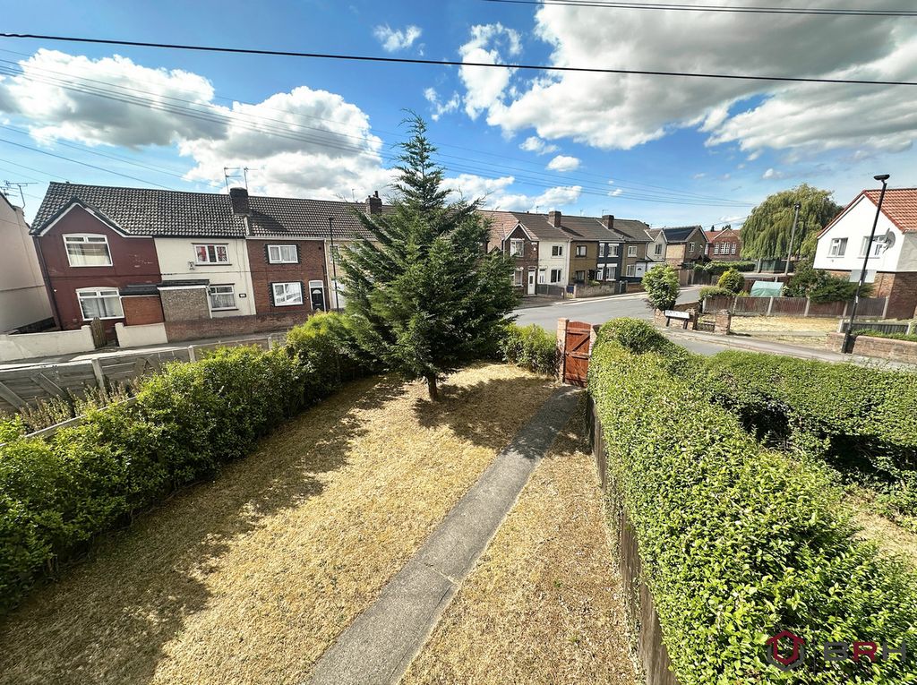 Property photo 2 of 32