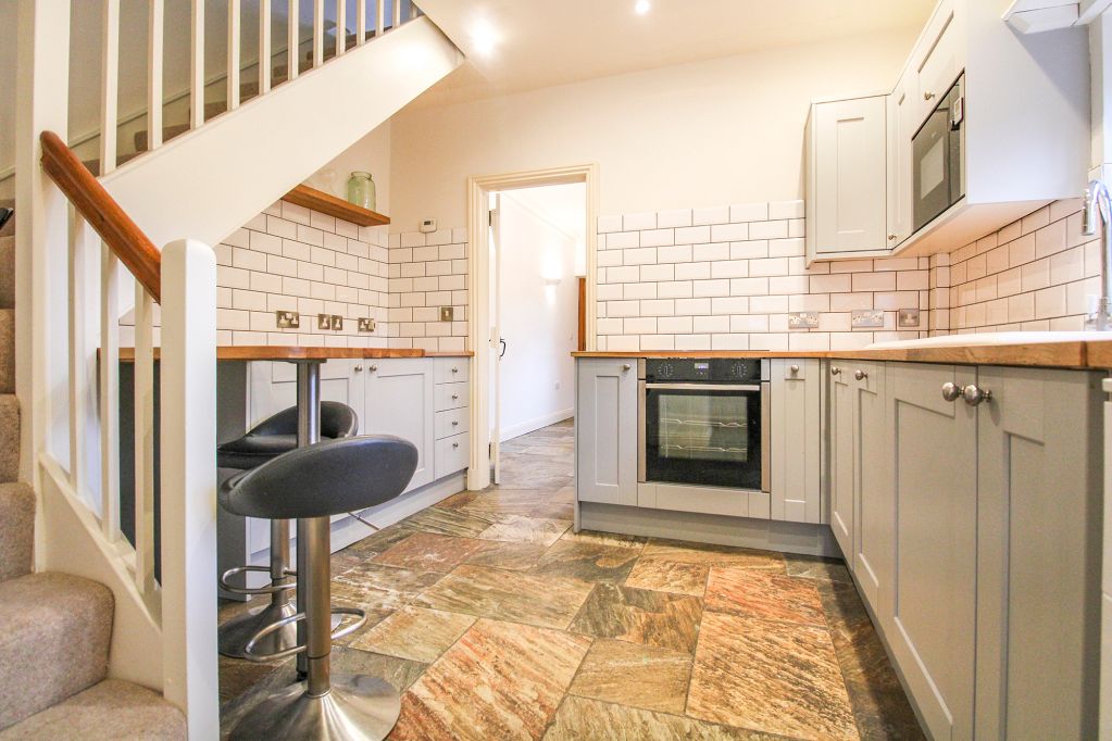 Property photo 3 of 18 Kitchen