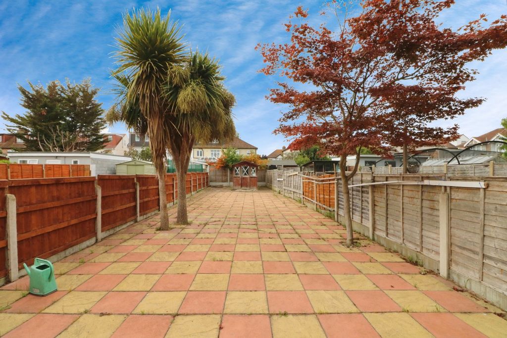 Property photo 2 of 16 Picture No. 11