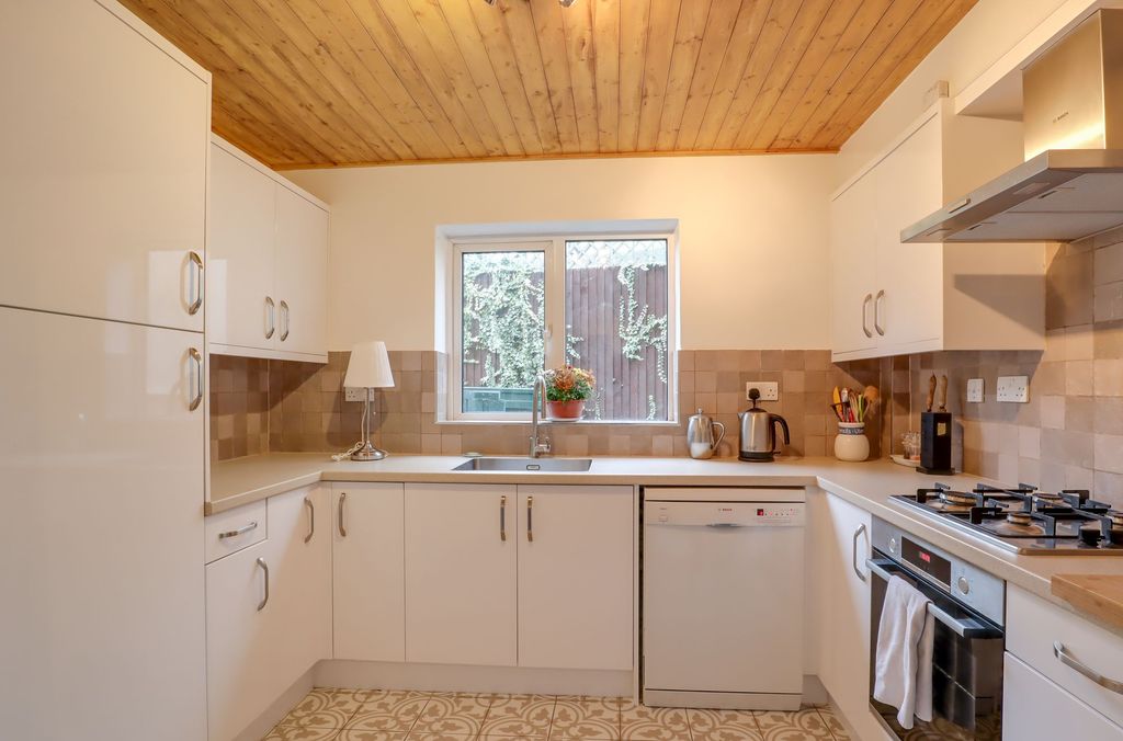 Property photo 2 of 27