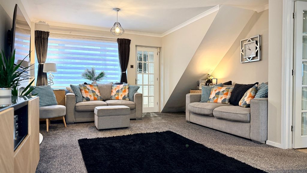 Property photo 2 of 14 4595952