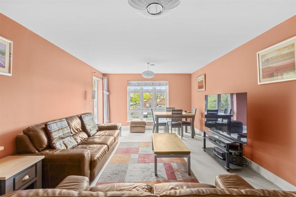 Property photo 3 of 15 Sovereign Place, Queens Rd-6.Jpg