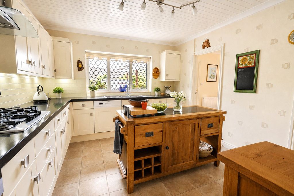 Property photo 3 of 21 3 - Picture No. 03