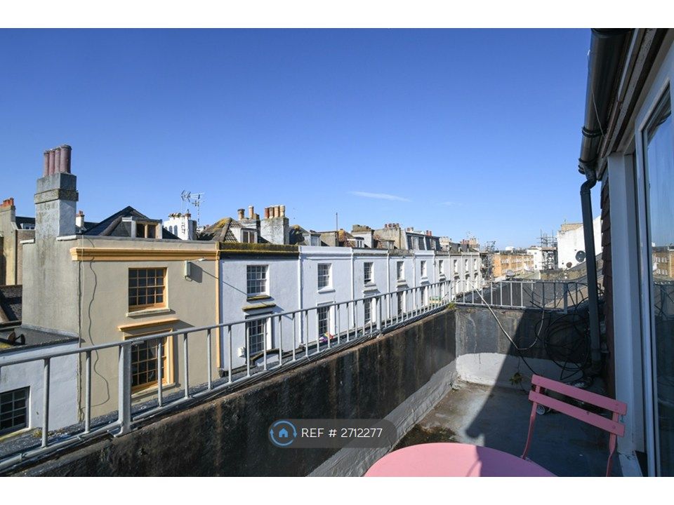 Property photo 2 of 25 Roof Terrace Looking West