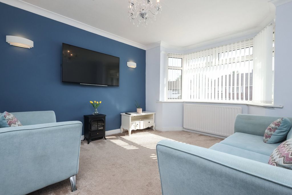 Property photo 3 of 32
