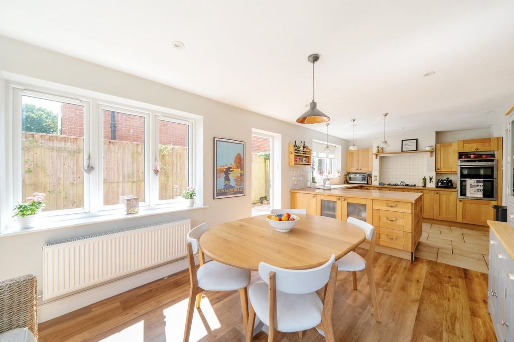 Property photo 2 of 20