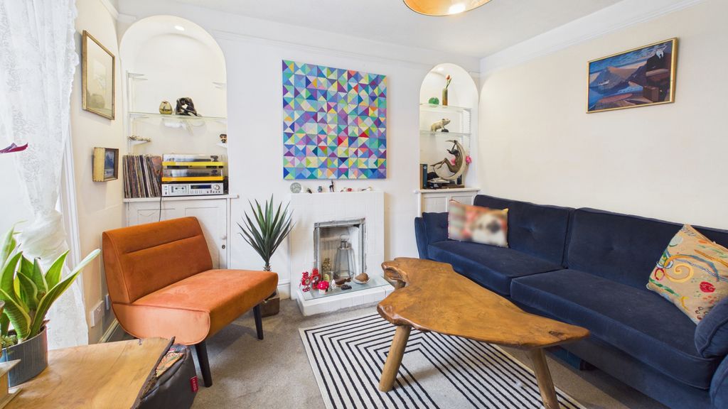 Property photo 2 of 8 Gallery