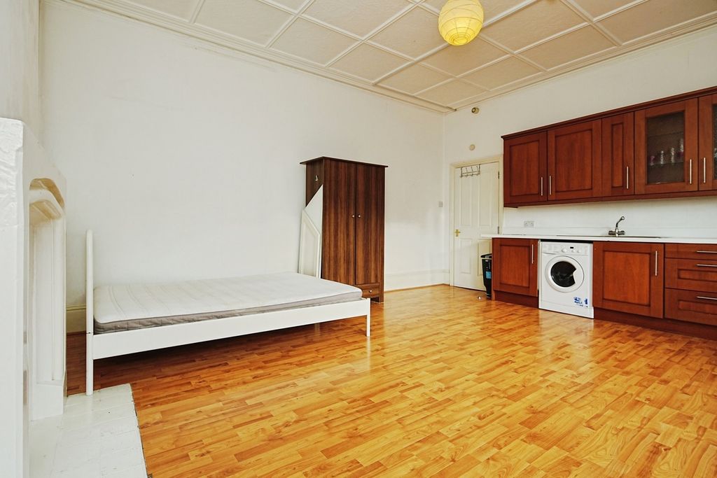 Property photo 3 of 12 Picture 3