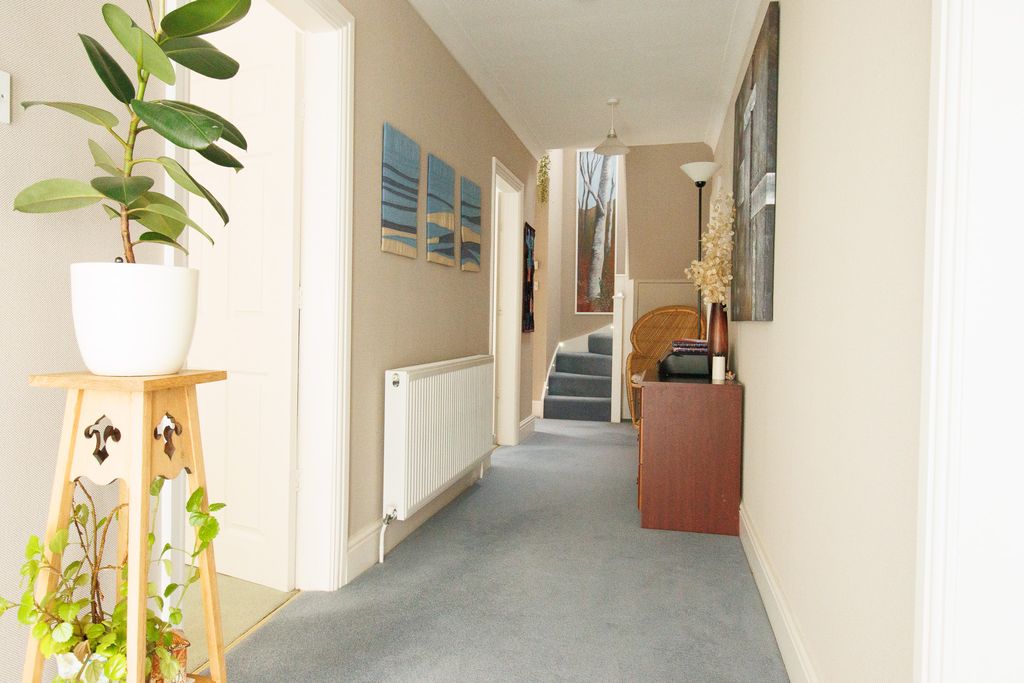 Property photo 2 of 30