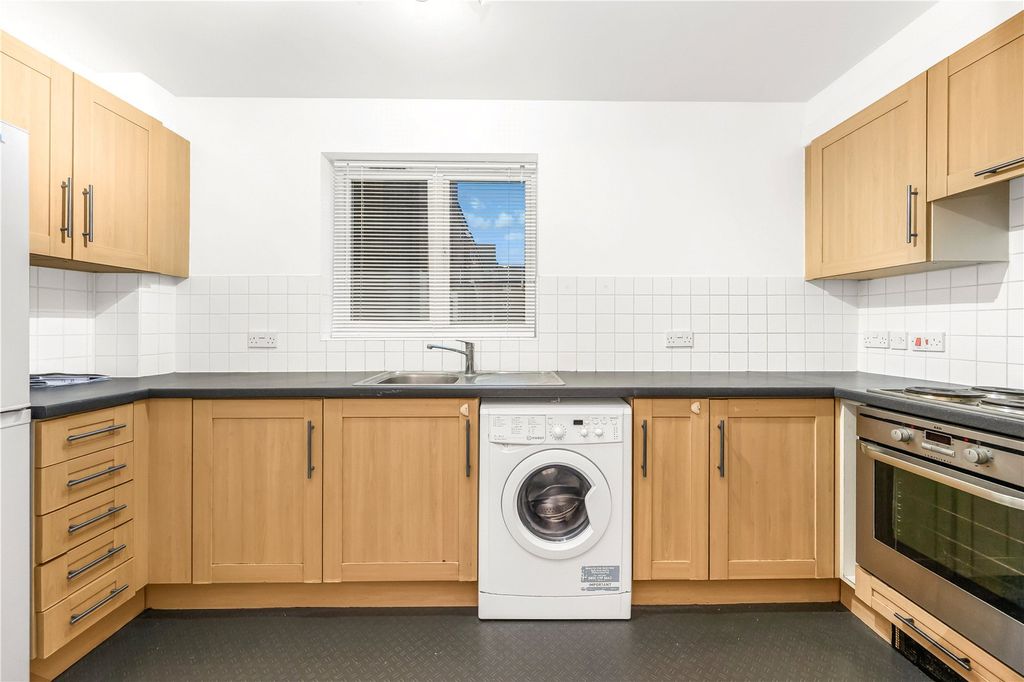 Property photo 3 of 9 Kitchen