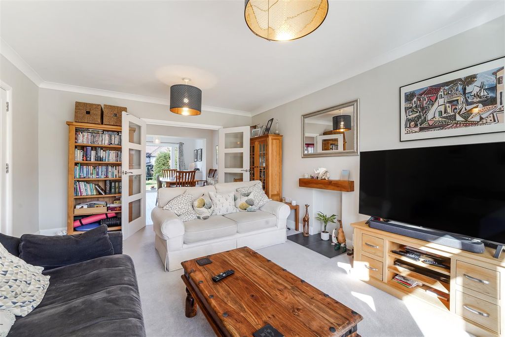 Property photo 3 of 20 North View Crescent (19).Jpg