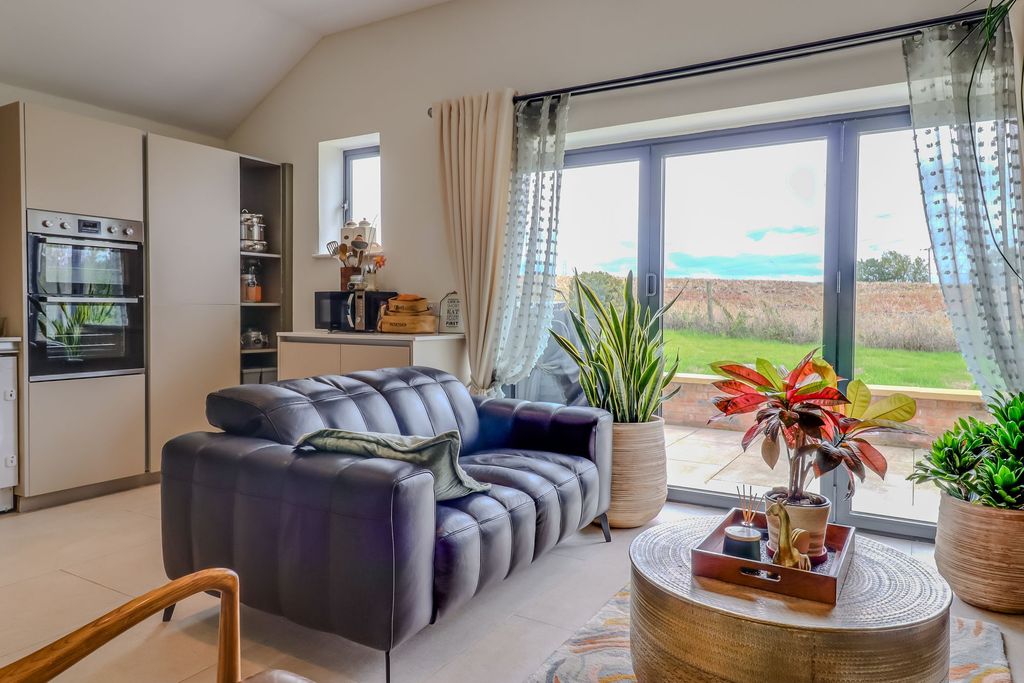 Property photo 3 of 26