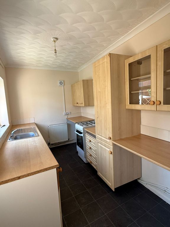 Property photo 3 of 9 Kitchen