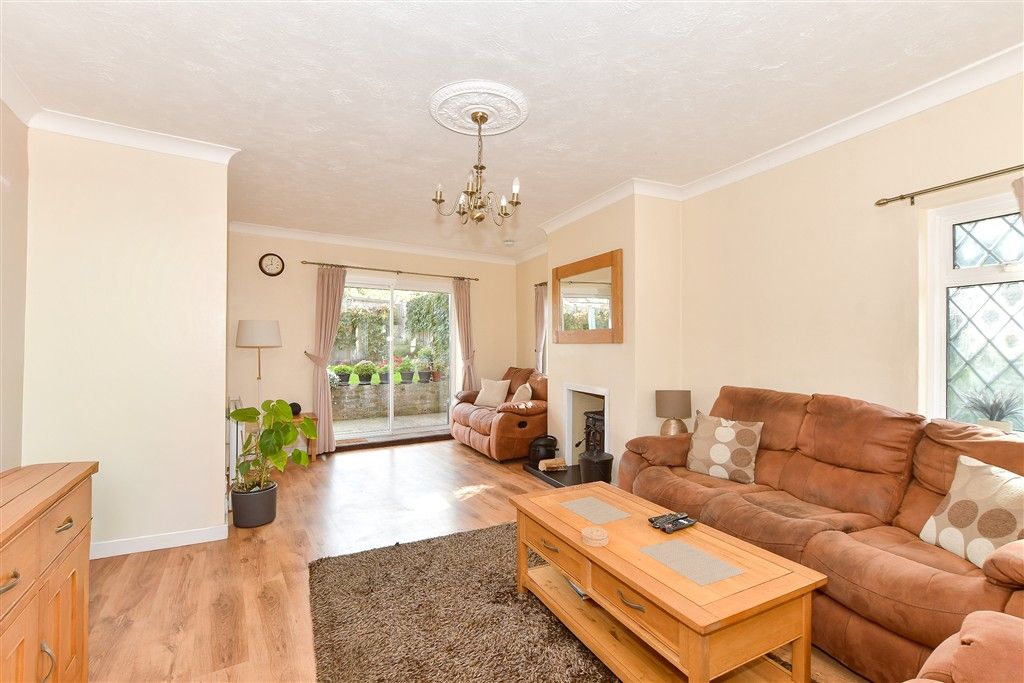 Property photo 3 of 12 Lounge