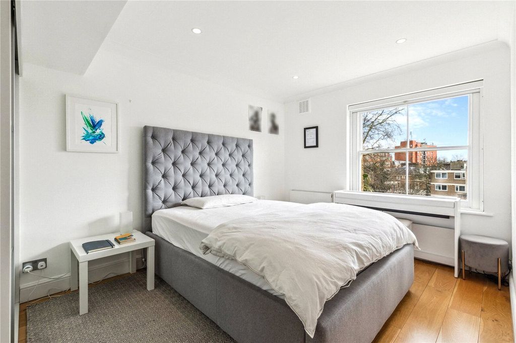 Property photo 2 of 15 Principal Bedroom