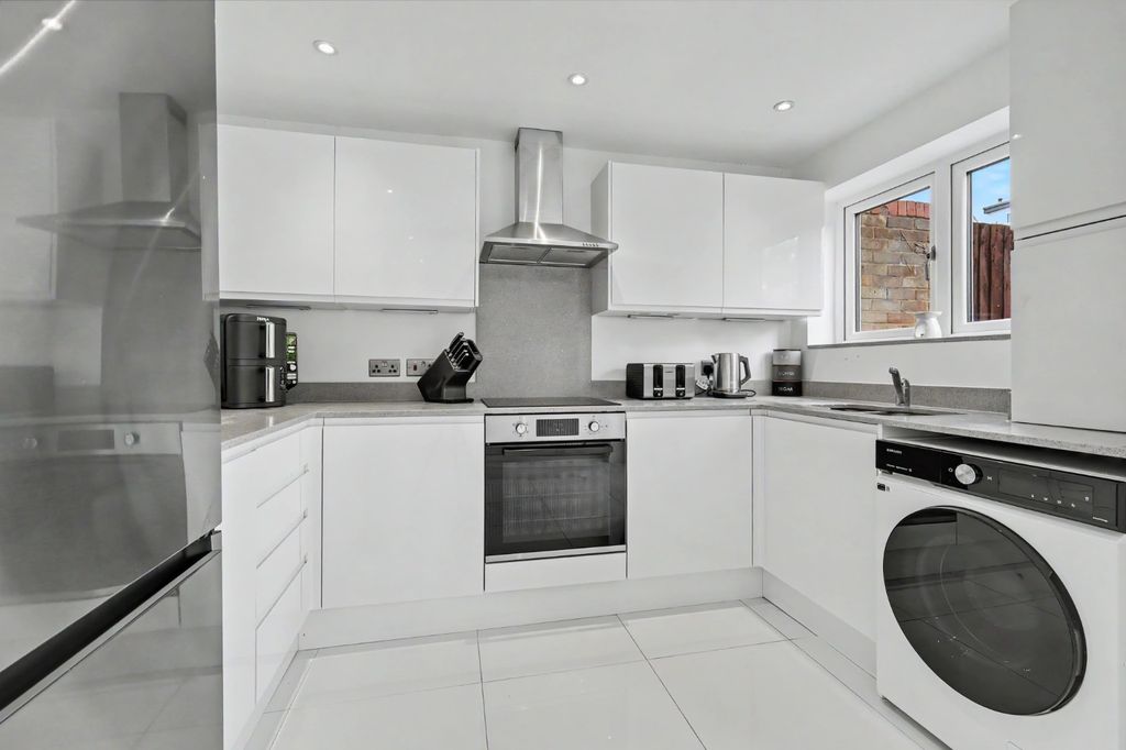 Property photo 2 of 20 5368923
