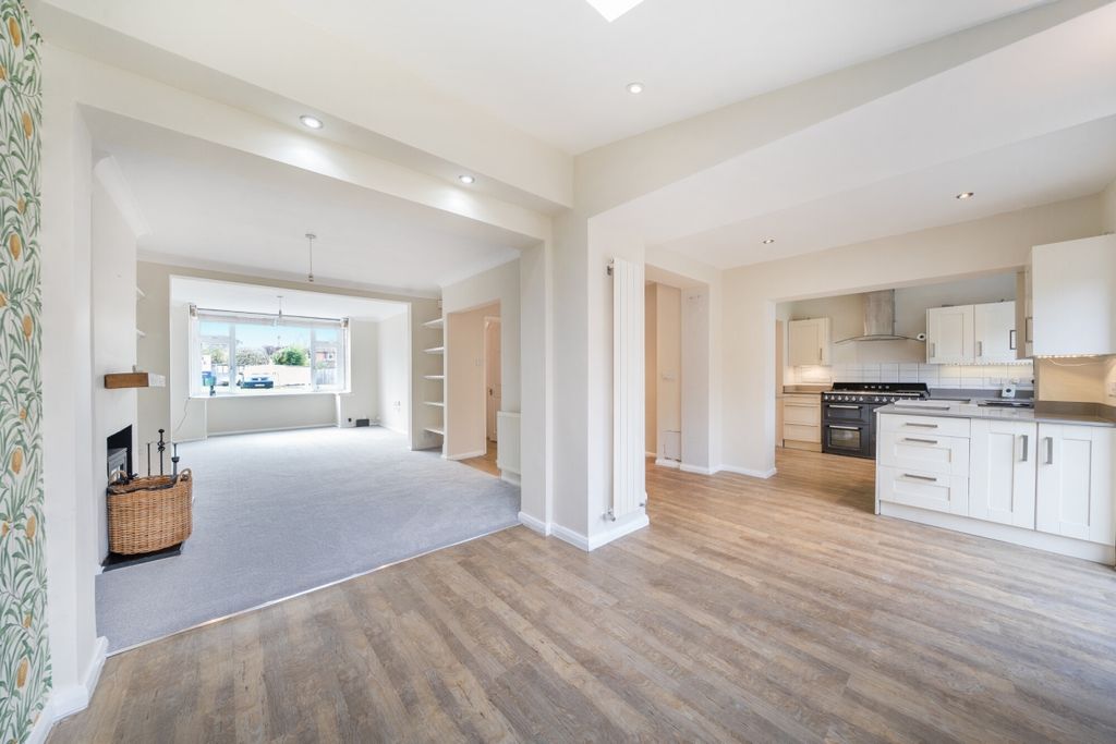 Property photo 2 of 13 Kitchen Breakfast