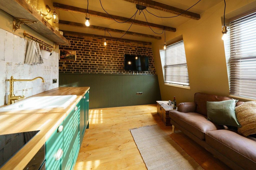 Property photo 1 of 11 Living Room