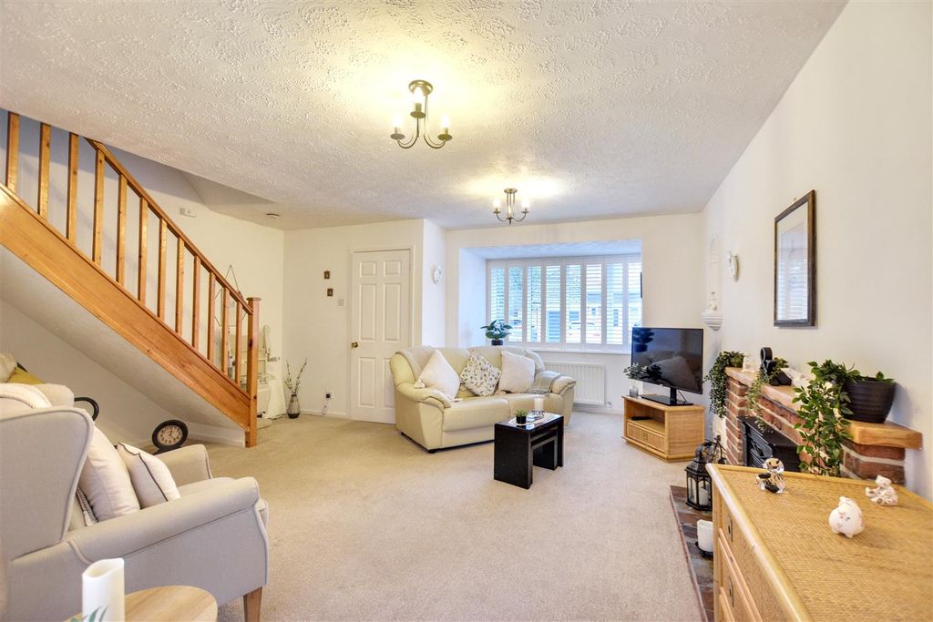 Property photo 3 of 28 Lounge_2.Jpeg