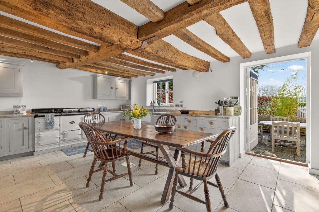 Property photo 3 of 24 Kitchen/Breakfast Rm