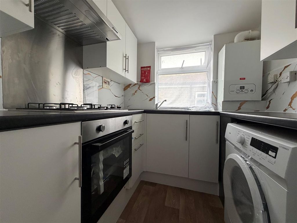 Property photo 3 of 8 3.Jpg