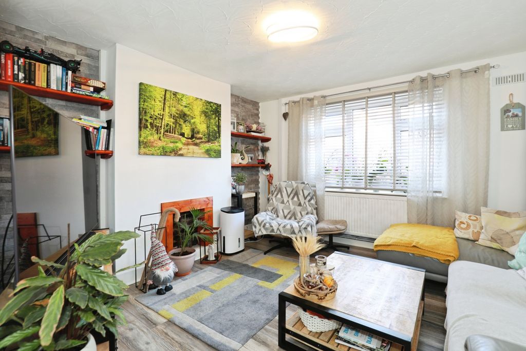 Property photo 3 of 23