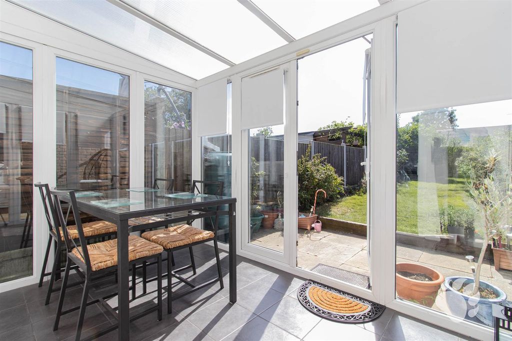 Property photo 2 of 22 Conservatory