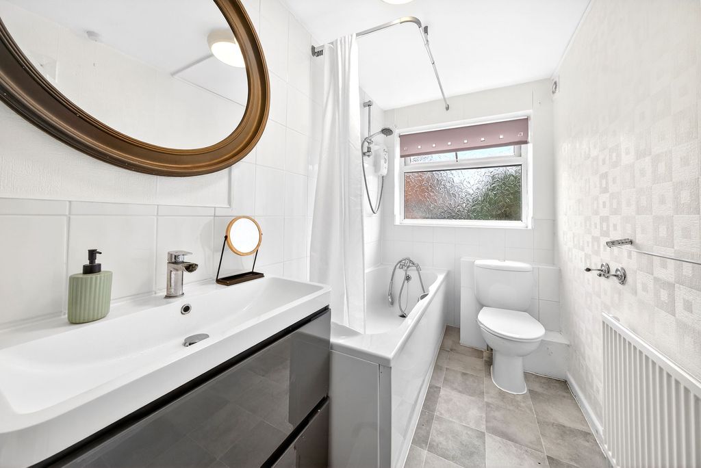 Property photo 3 of 16 Bathroom