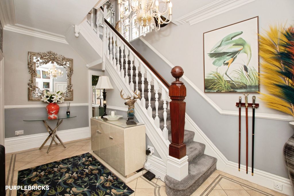 Property photo 2 of 29 Entrance Hall