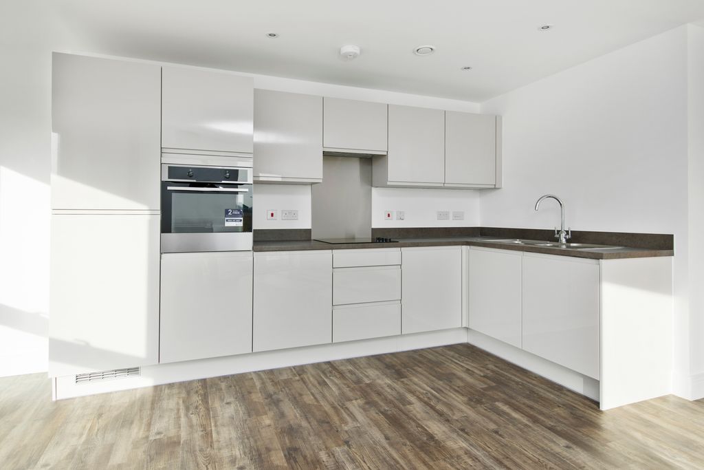 Property photo 3 of 12 Kitchen