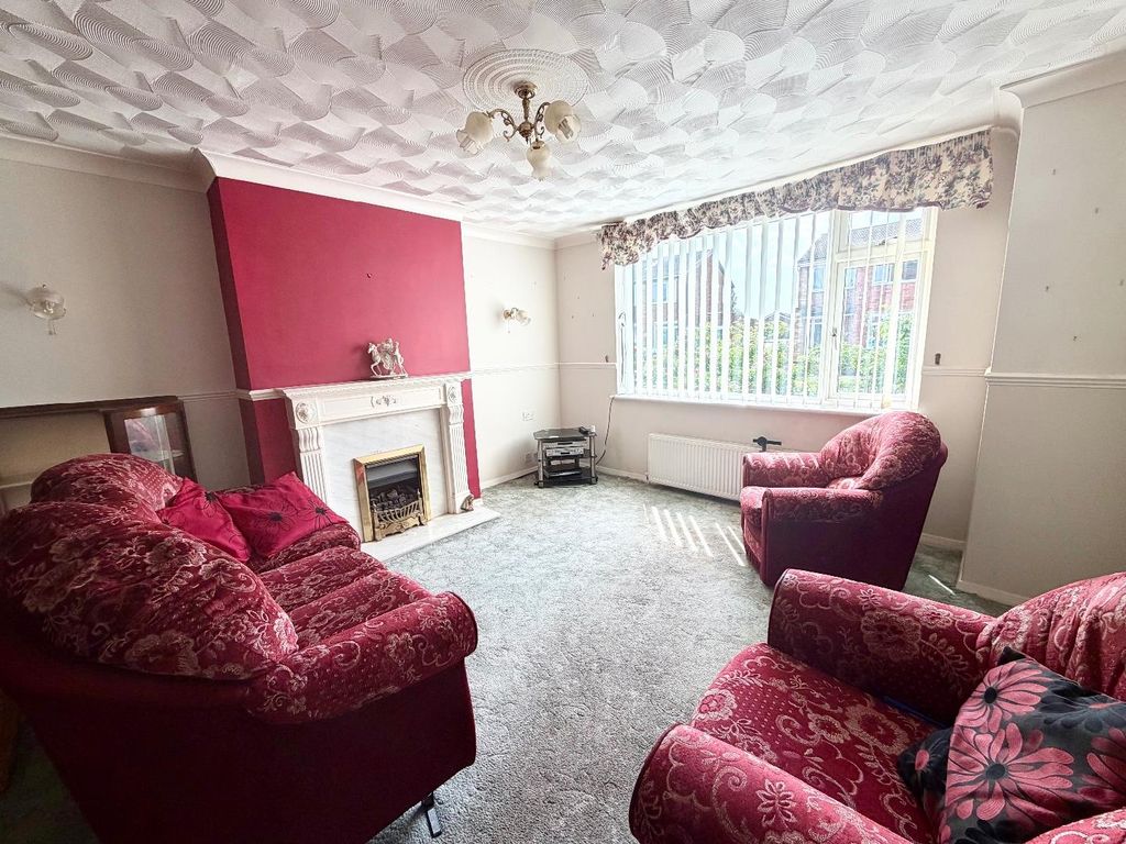 Property photo 2 of 8 Lounge