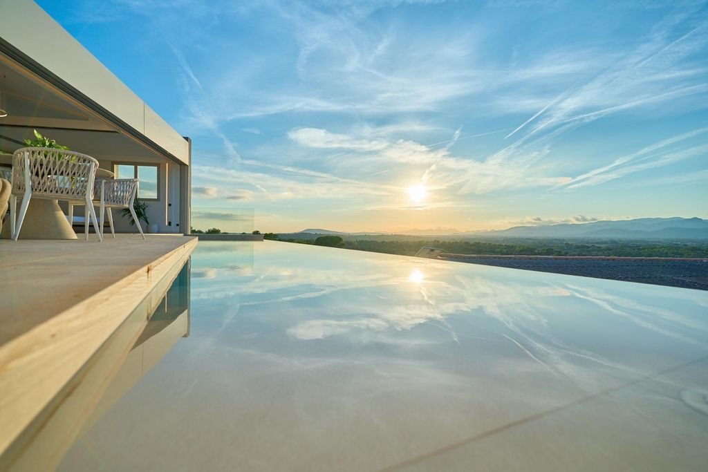 Property photo 3 of 51