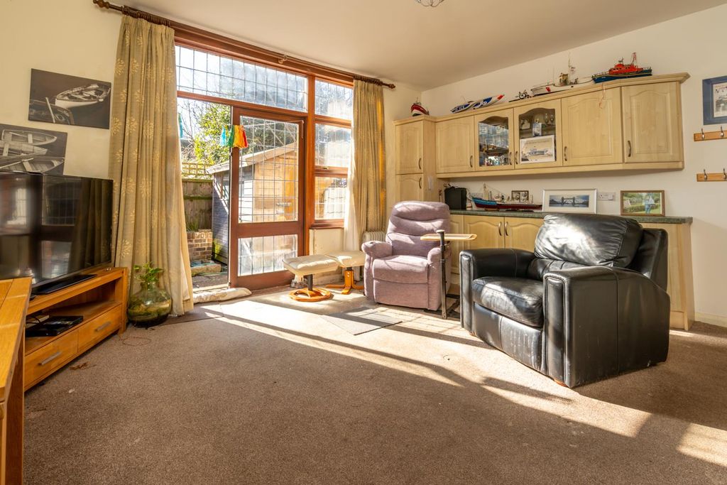 Property photo 3 of 10 Lounge Diner.Jpg