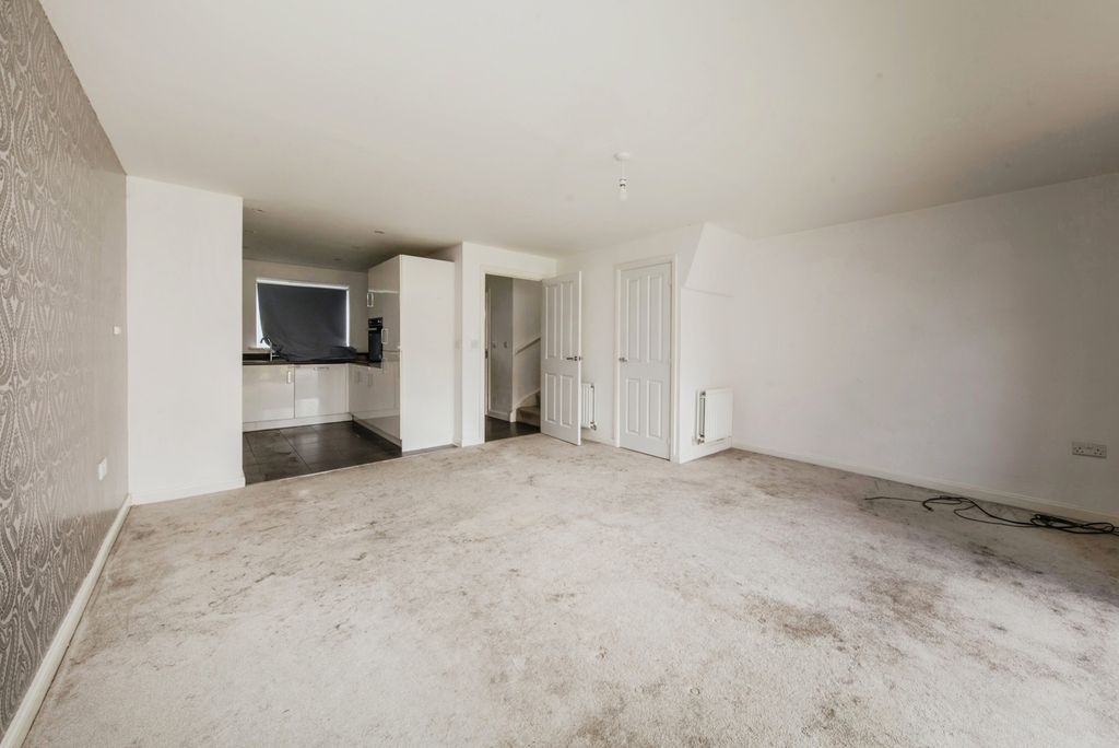 Property photo 3 of 17 Photo