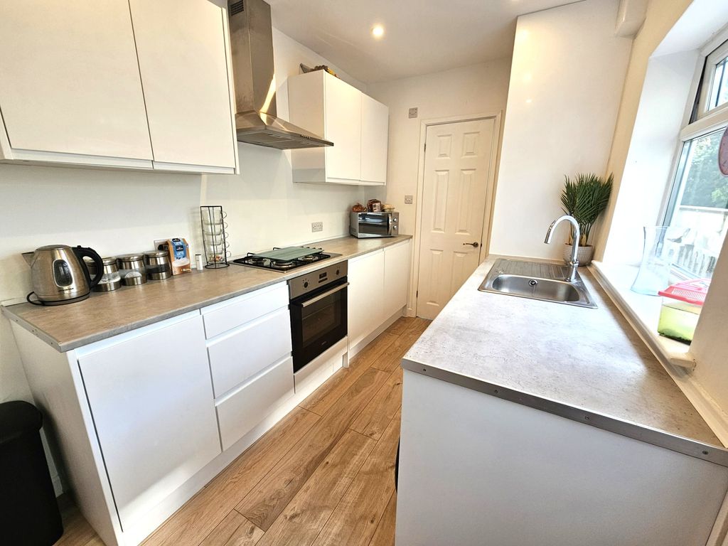 Property photo 2 of 14 Kitchen