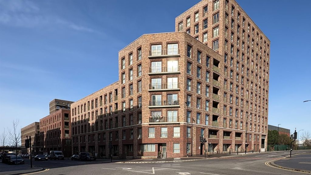 Property photo 3 of 12 Flat For Sale In Beckton E6 By Barrain London Esta