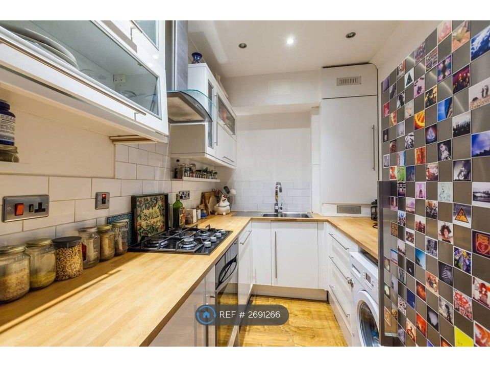 Property photo 3 of 9 Kitchen