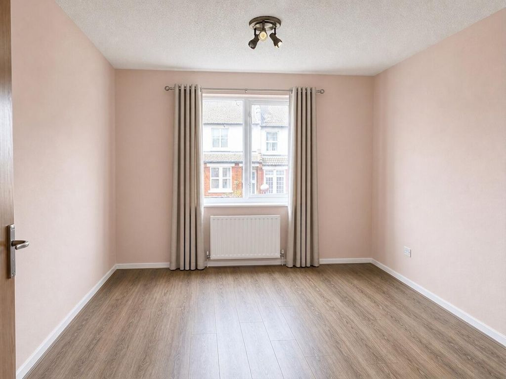 Property photo 1 of 9 Bedroom