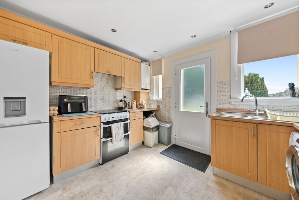 Property photo 3 of 15 5368324