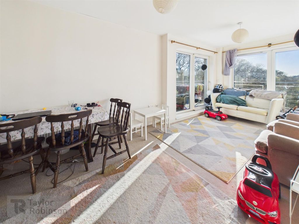 Property photo 3 of 8 Cam02600G0-Pr0676-Still005.Jpg