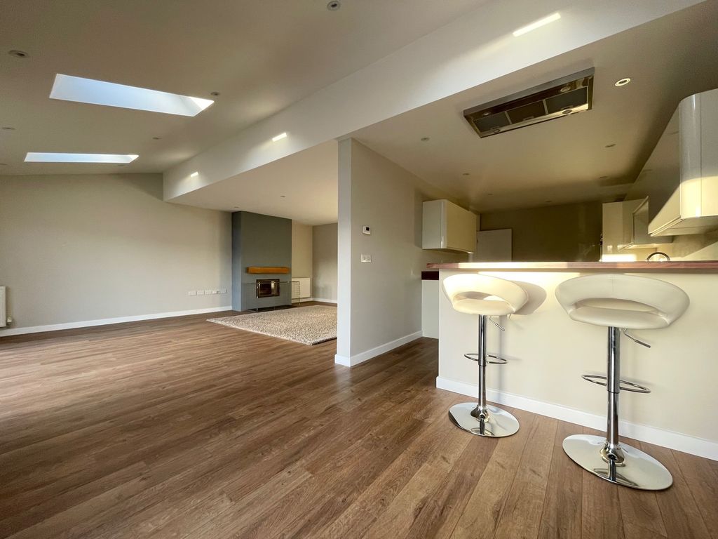 Property photo 2 of 14 Image