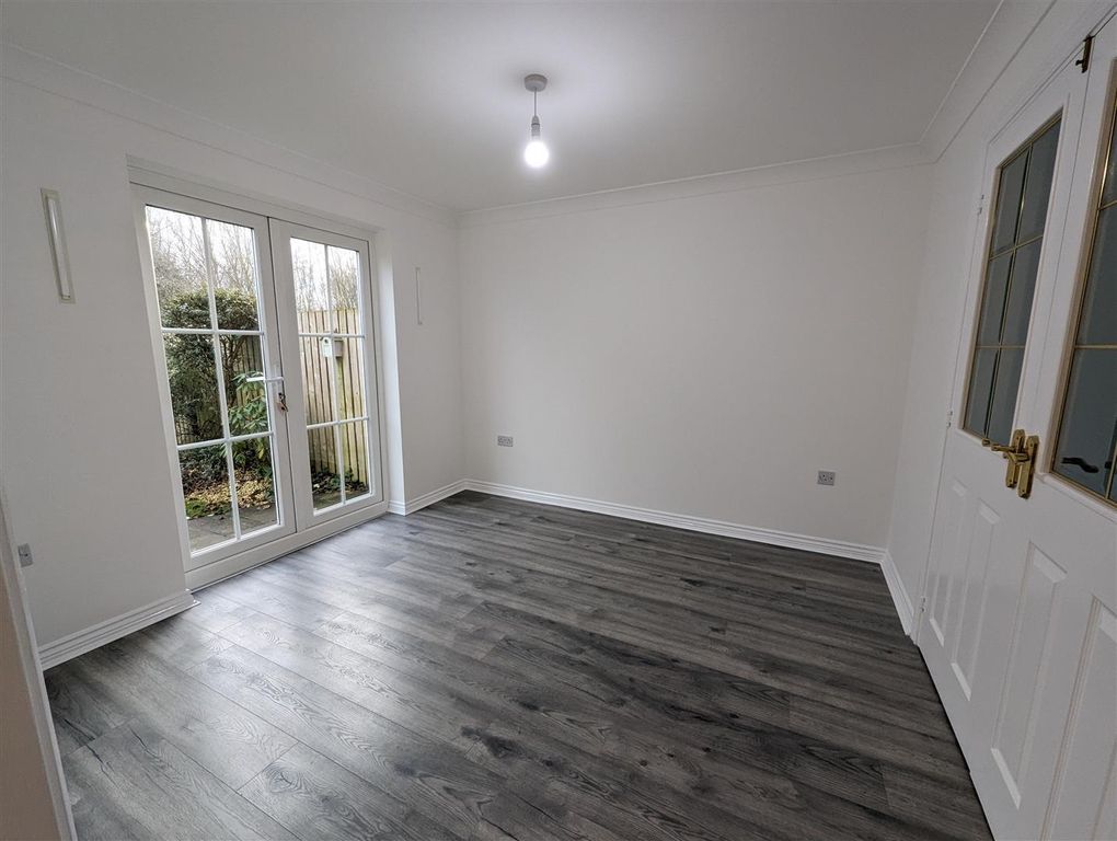 Property photo 3 of 18 Dining Room