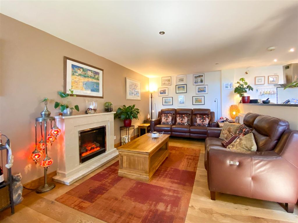 Property photo 2 of 24