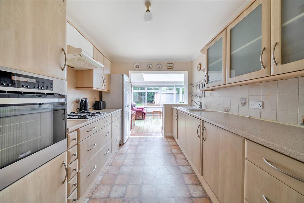 Property photo 3 of 16 Kitchen
