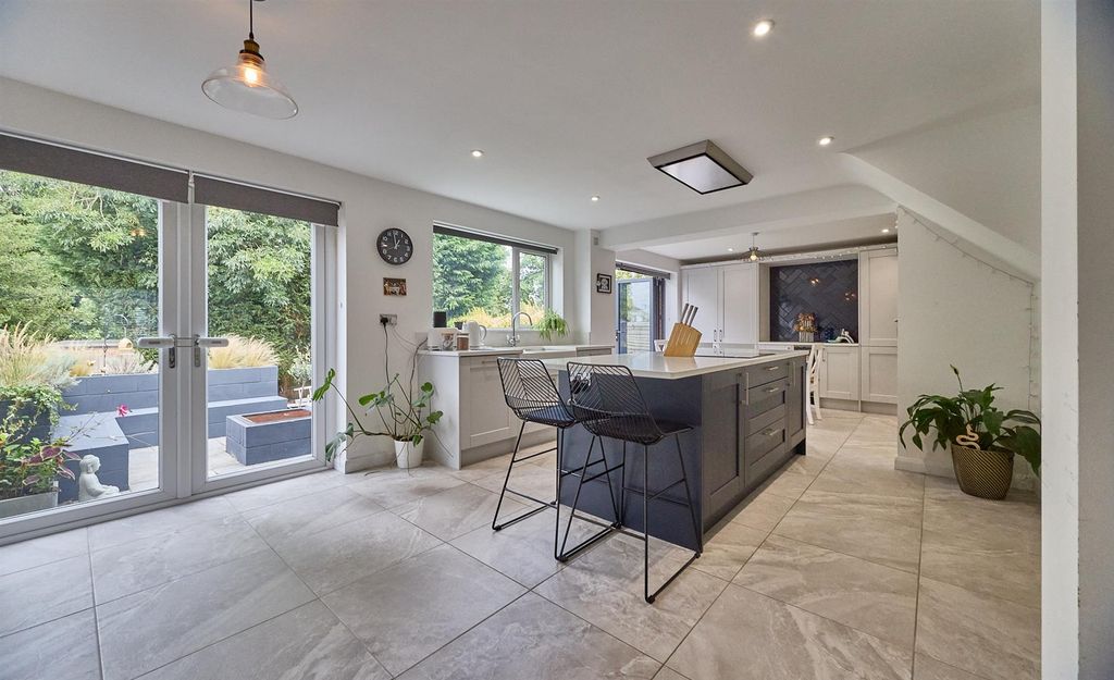 Property photo 2 of 24 8 Borrowdale Close Es 1.Jpg
